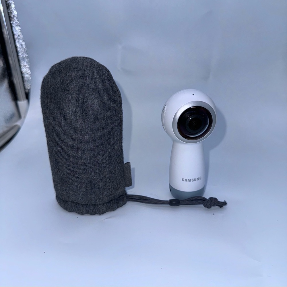 Samsung Samsung Gear 360 Ultra High Definition Camcorders
